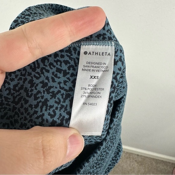 Athleta Blue Black Cheetah Salutation Stash Pocket II Textured Tights Size XXS - Picture 6 of 7